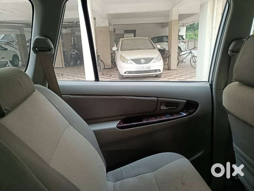 Toyota Innova 2.5 V 2015