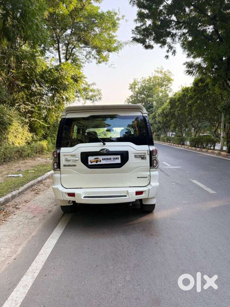 Mahindra Scorpio S10, 2017