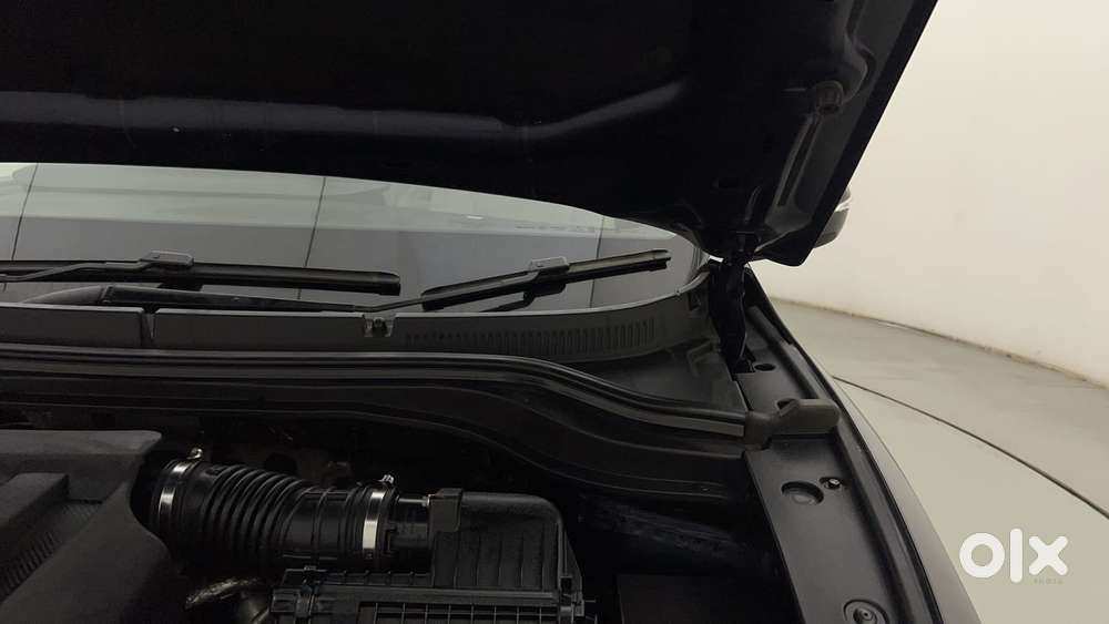 Mahindra Xuv700 2.0 Ax 7 Petrol At Str, 2021, Petrol