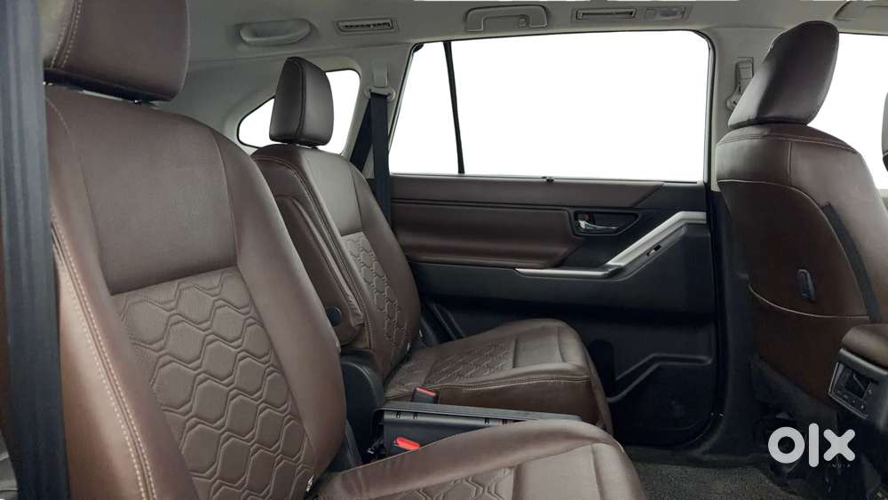 Toyota Innova Hycross 2.0 Zx Hybrid 7 Str, 2024, Petrol