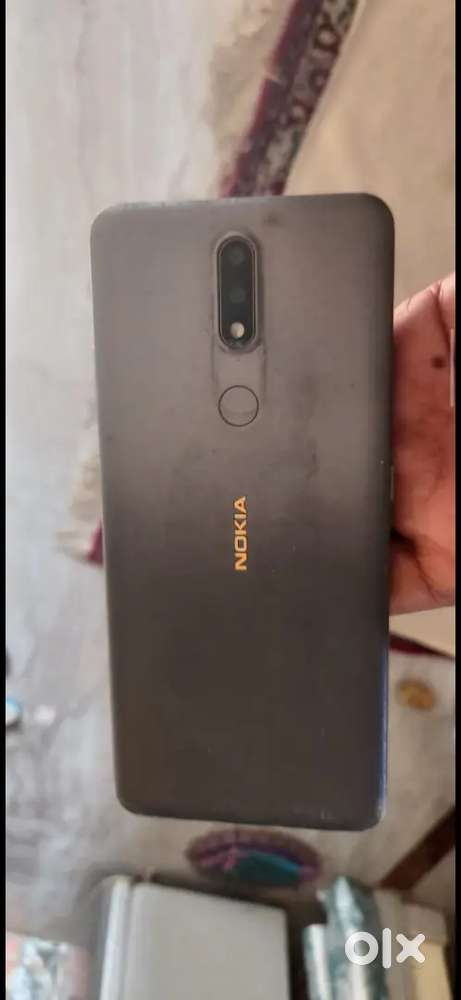 4gb / 64 gb storage