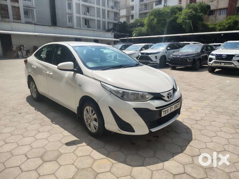 Toyota Yaris J Cvt, 2020, Petrol