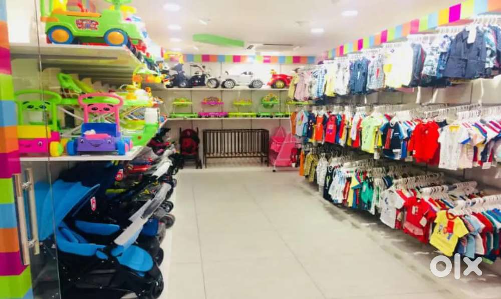 Showroom vacant available