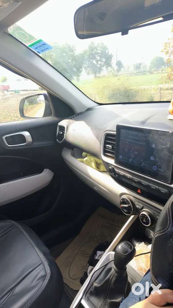 Hyundai Venue 2023 Petrol 11400 Km Driven