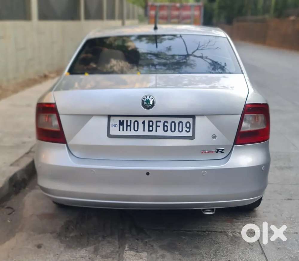 Top Model

Skoda Rapid
Nov 2012
2 Airbags 
Abs Breaking