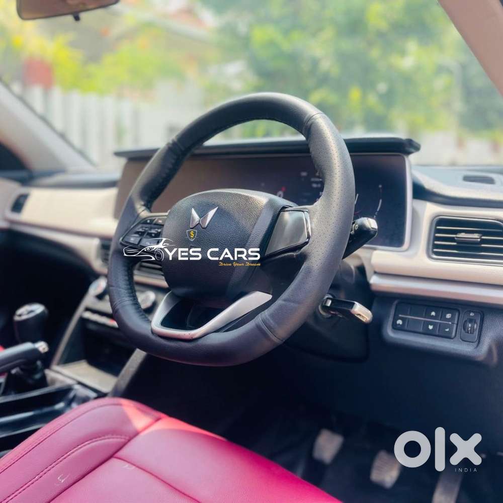 Mahindra Xuv700 2.0 Ax 5 Petrol Mt 7 Str, 2022, Petrol