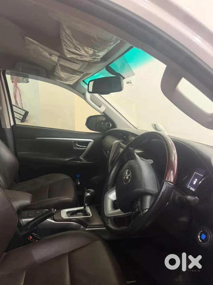 Fortuner Jenuine Reding Showroom Track