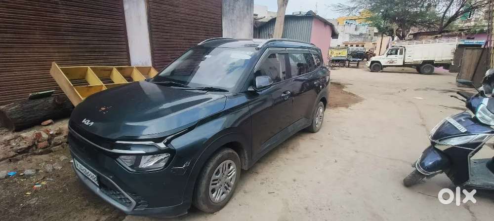 Kia Carens 2024 Petrol Well Maintained