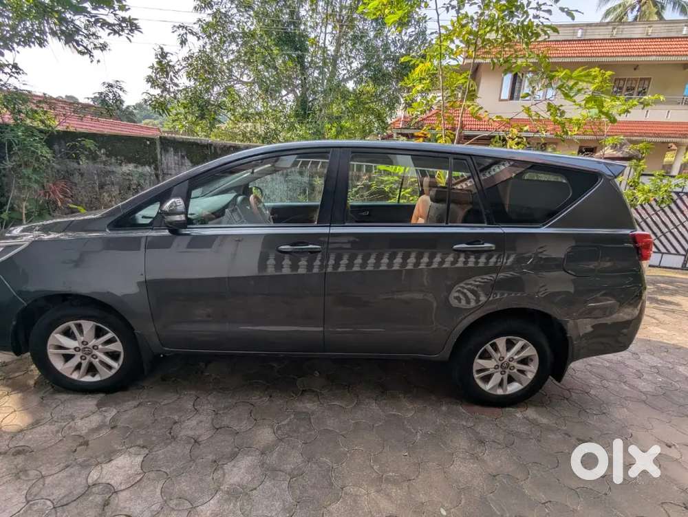 Toyota Innova Crysta G 8 Diesel 2016