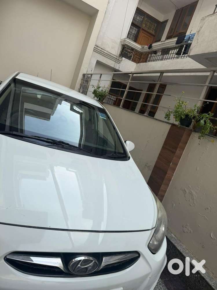 Hyundai Verna 2012 Petrol 125000 Km Driven