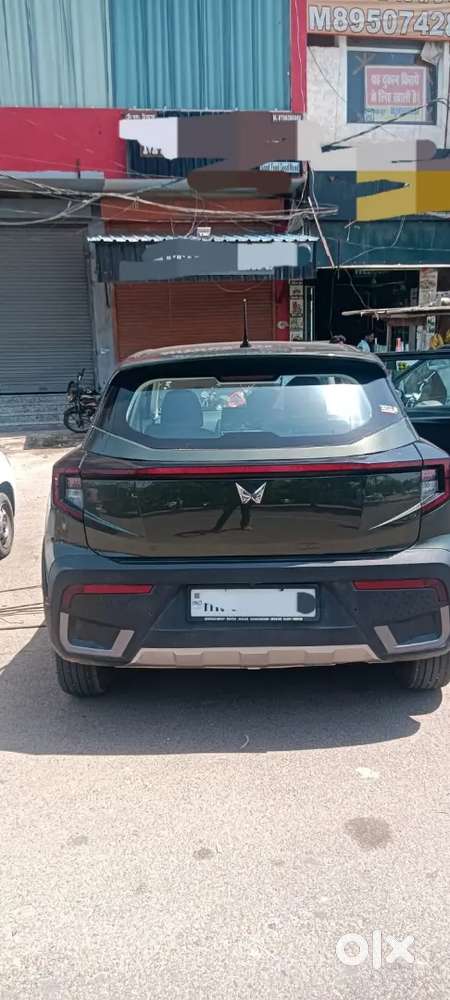 Mahindra Xuv 3xo 2025 Petrol Well Maintained