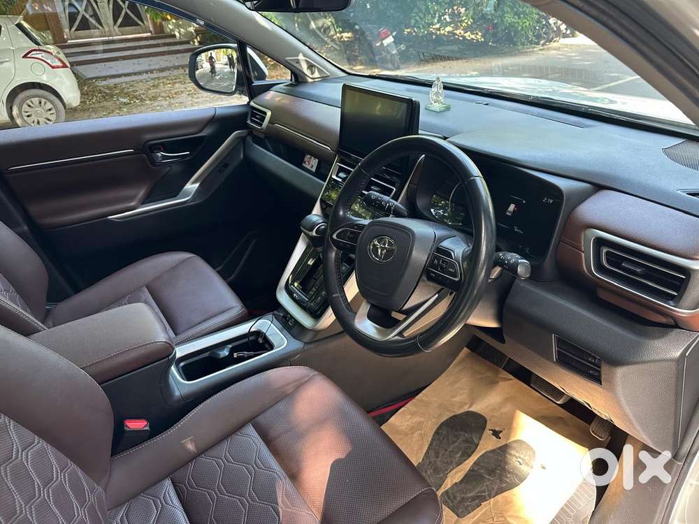 Toyota Innova Hycross 2.0 Zx Hybrid 7 Str, 2023, Petrol