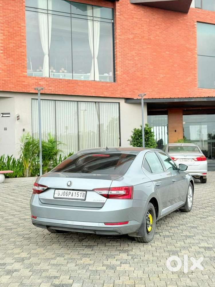 Skoda Superb Petrol 2019