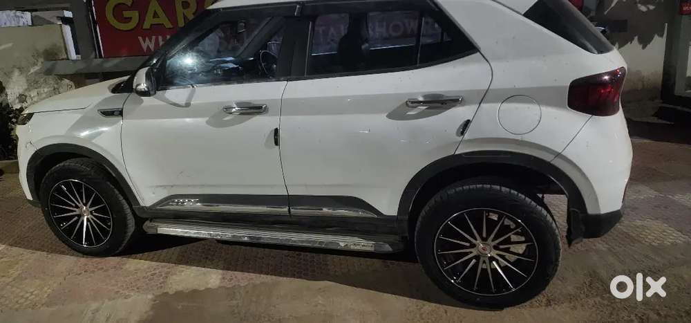 Hyundai Venue 2020 Petrol Well Maintained
