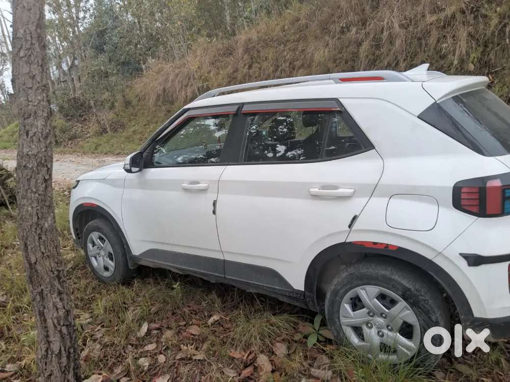 Hyundai Venue 2022 Petrol 31520 Km Driven