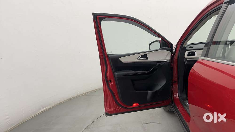 Mahindra Xuv700 2.2 Ax 7 Diesel At Luxury Pack Str, 2022, Diesel