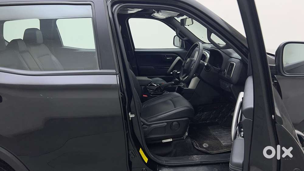Mahindra Scorpio N Z8 Petrol Mt 7 Str, 2025, Petrol