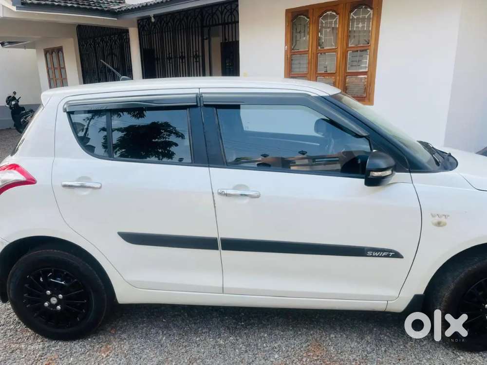 Maruti Suzuki Swift 2017 Petrol 89000 Km Driven