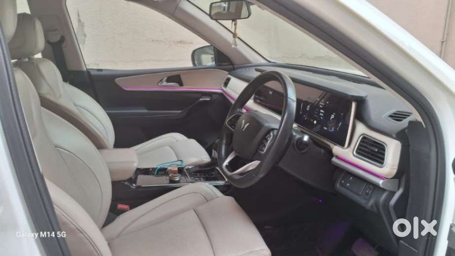 Mahindra Xuv700 2.0 Ax 7 Petrol At Luxury Pack Str, 2023, Petrol