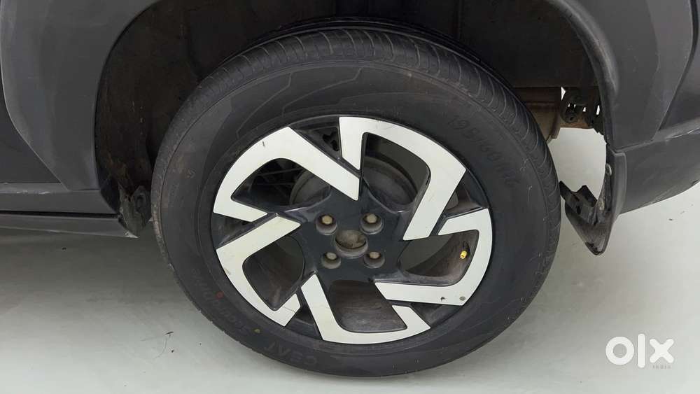 Nissan Magnite 1.0 Xv, 2022, Petrol