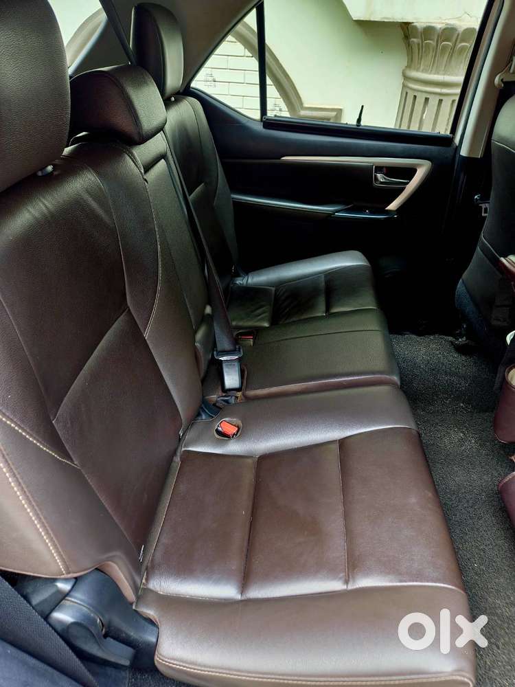 Showroon Condition Toyota Fortuner 4×2 Mt White