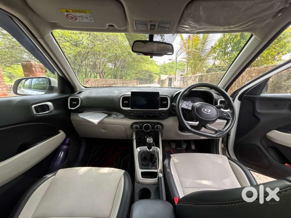 Hyundai Venue Petrol Manual 2023
