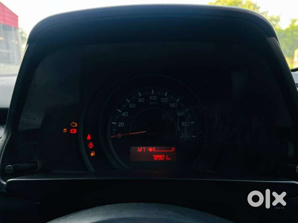 Maruti Suzuki Swift Lxi Optional-o, 2023, Petrol