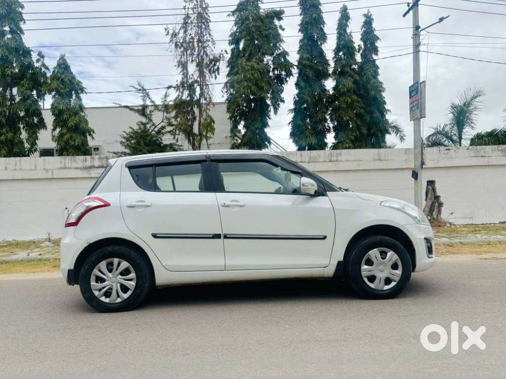 Maruti Suzuki Swift Vxi + Manual, 2017, Petrol
