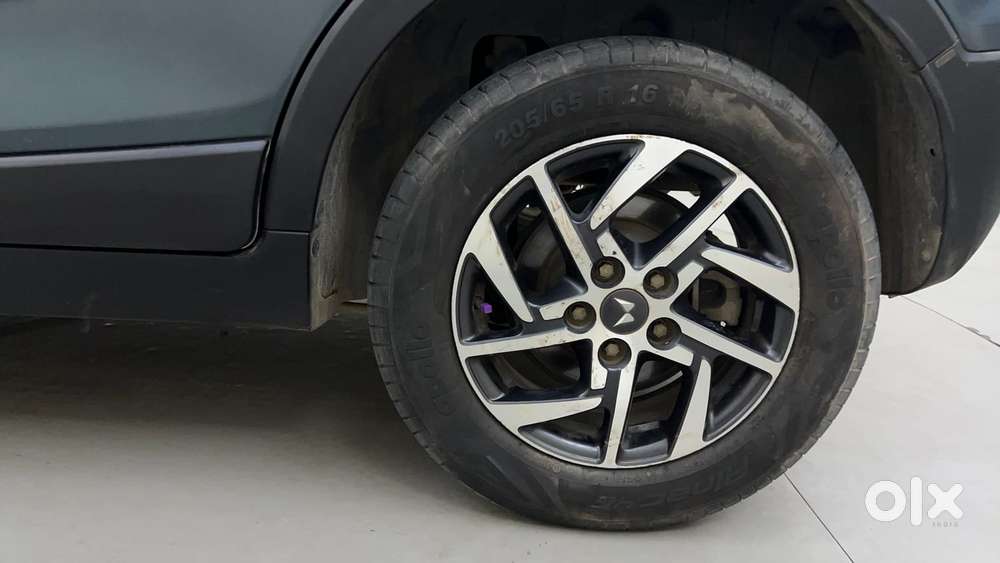 Mahindra Xuv300 W8 (o) 1.5 Diesel Amt, 2023, Diesel