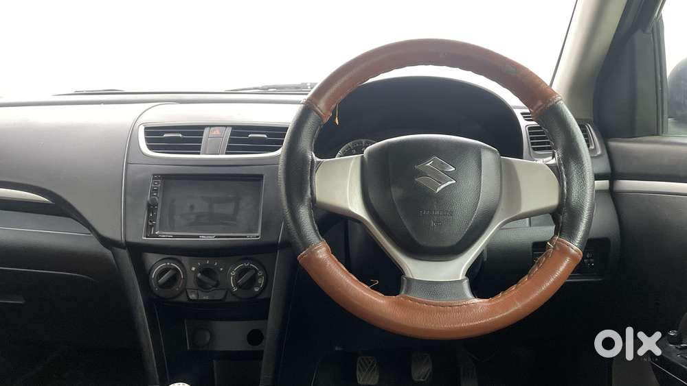Maruti Suzuki Swift Vxi Optional, 2016, Petrol