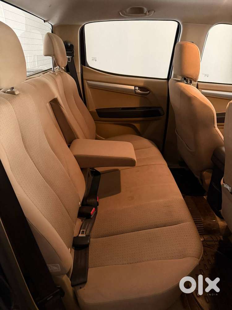Isuzu D-max V-cross 2017 Model