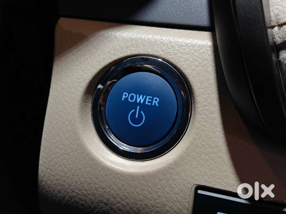 Toyota Camry Hybrid, 2020, Petrol