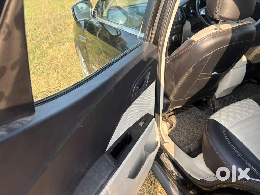 Mahindra Xuv300 2023 Diesel Well Maintained