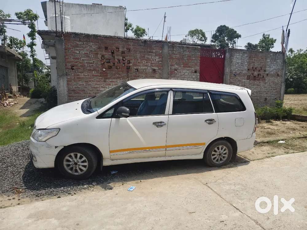 Toyota Innova 2014 Diesel 300000 Km Driven