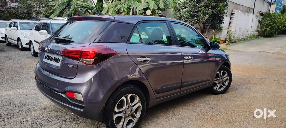 Hyundai I20 Asta (o) 1.2 Ivt Dual Tone, 2020