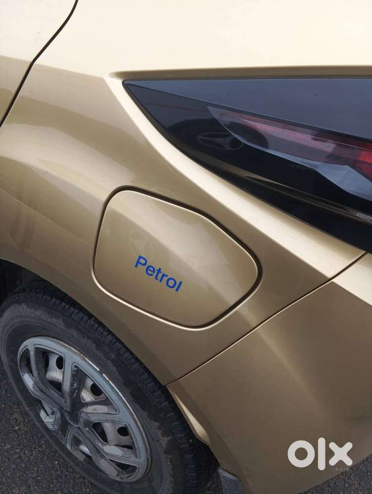 Tata Altroz Xe Petrol