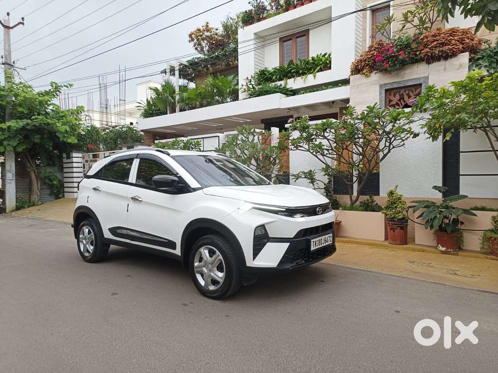 Tata Nexon Smart Plus1.2 Revotron Petrol 5 Mt, 2024, Petrol