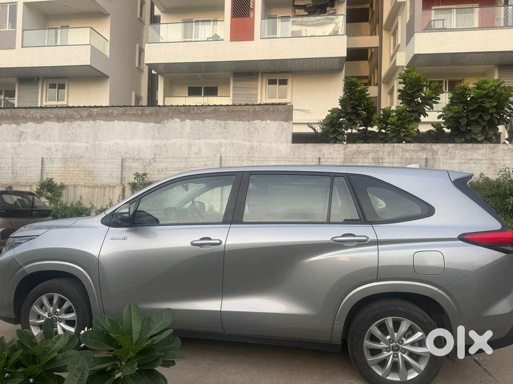 Toyota Innova Hycross 2024