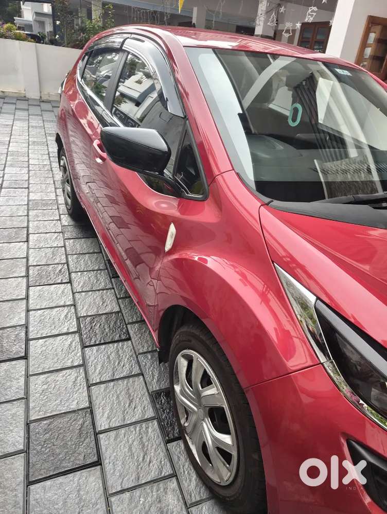 Tata Altroz 2024 Petrol 17500 Km Driven