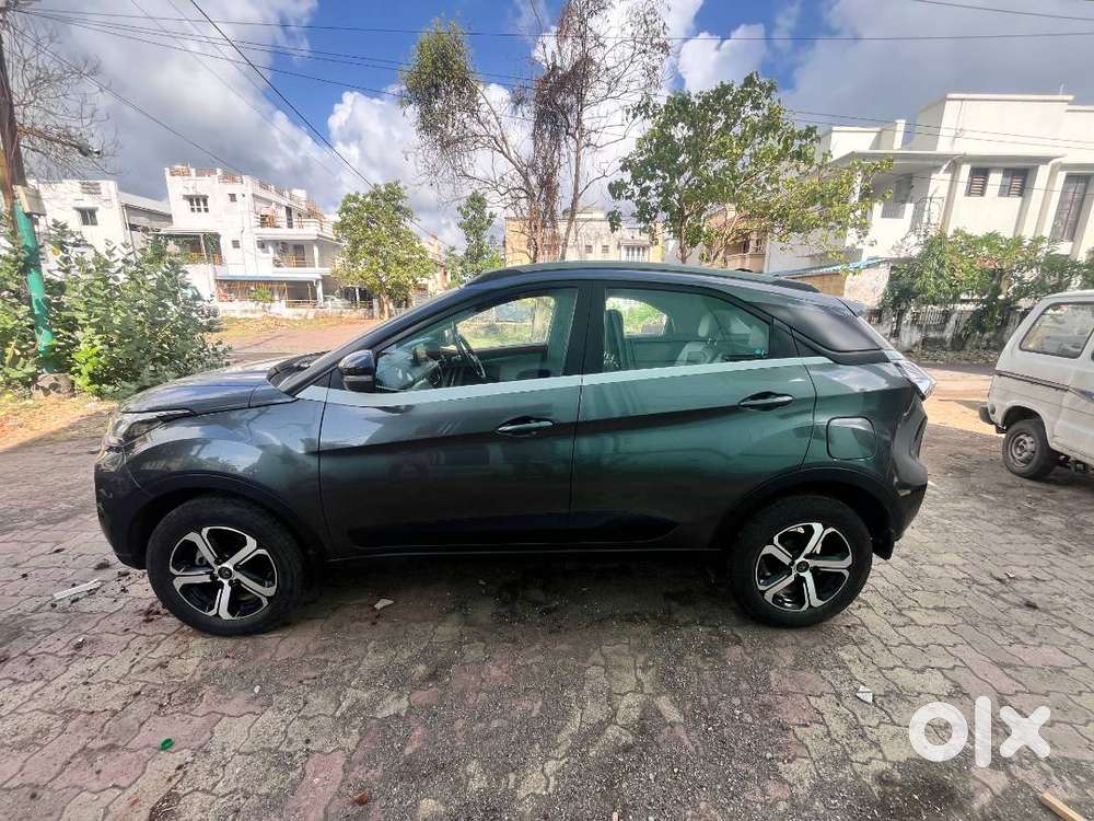 Tata Nexon Xz+s 2022 Petrol Mt (with Sunroof)-15k Km Driven Single Own