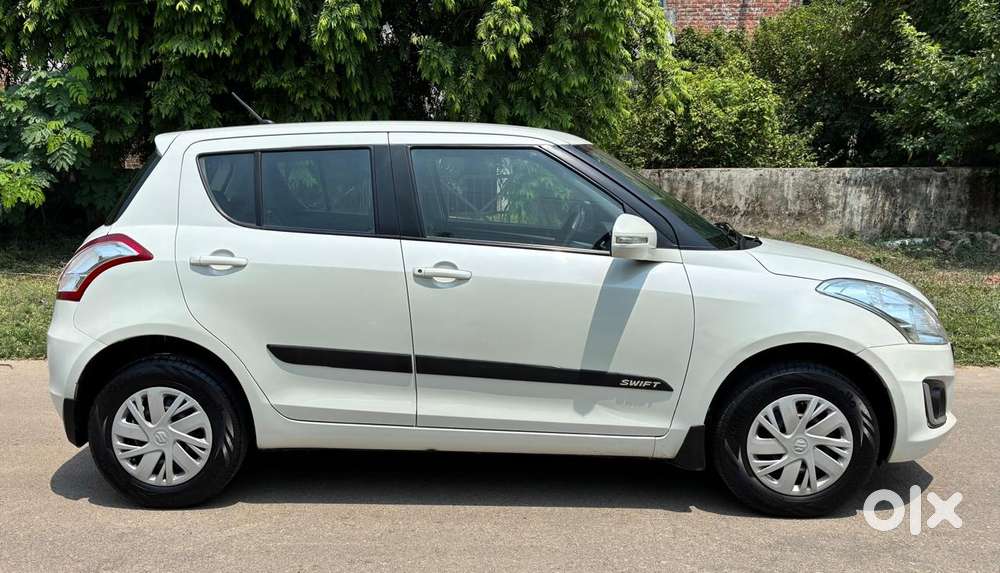 Maruti Suzuki Swift Vxi Optional, 2015, Petrol