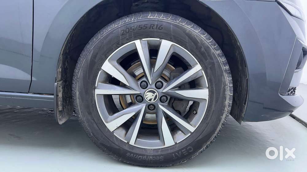 Skoda Slavia Style 1.0l Tsi At, 2022, Petrol