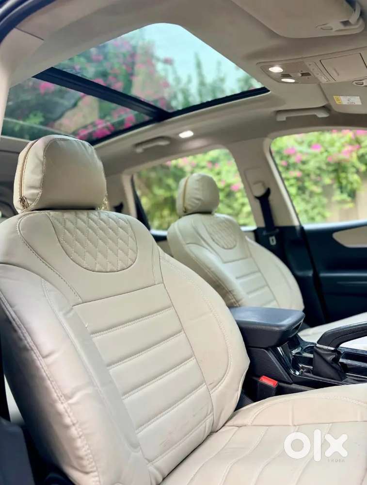 Mahindra Xuv700 With Sunroof