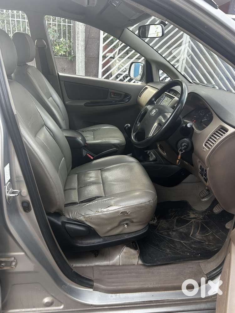 Toyota Innova 2.5 G (diesel) 8 Seater Bs Iv, 2015, Diesel