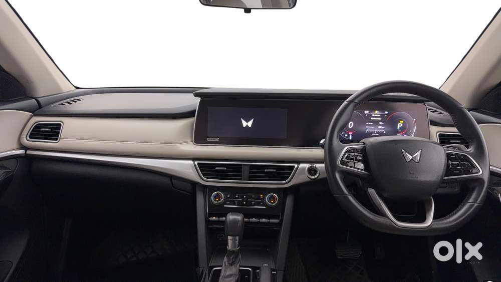 Mahindra Xuv700 2.0 Ax 7 Petrol At Str, 2022, Petrol