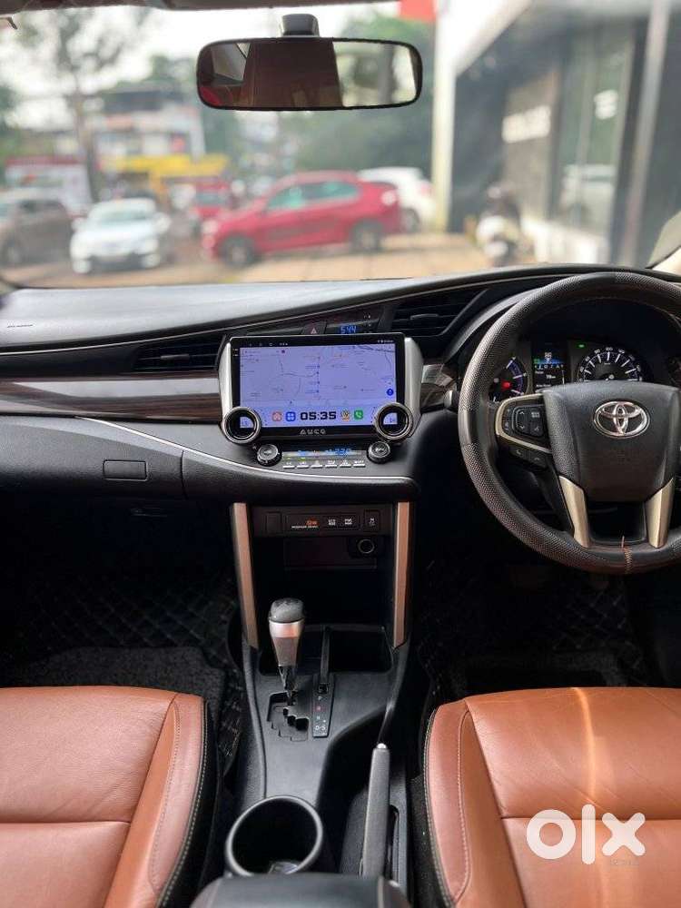 Toyota Innova Crysta 2.8 Z, 2017