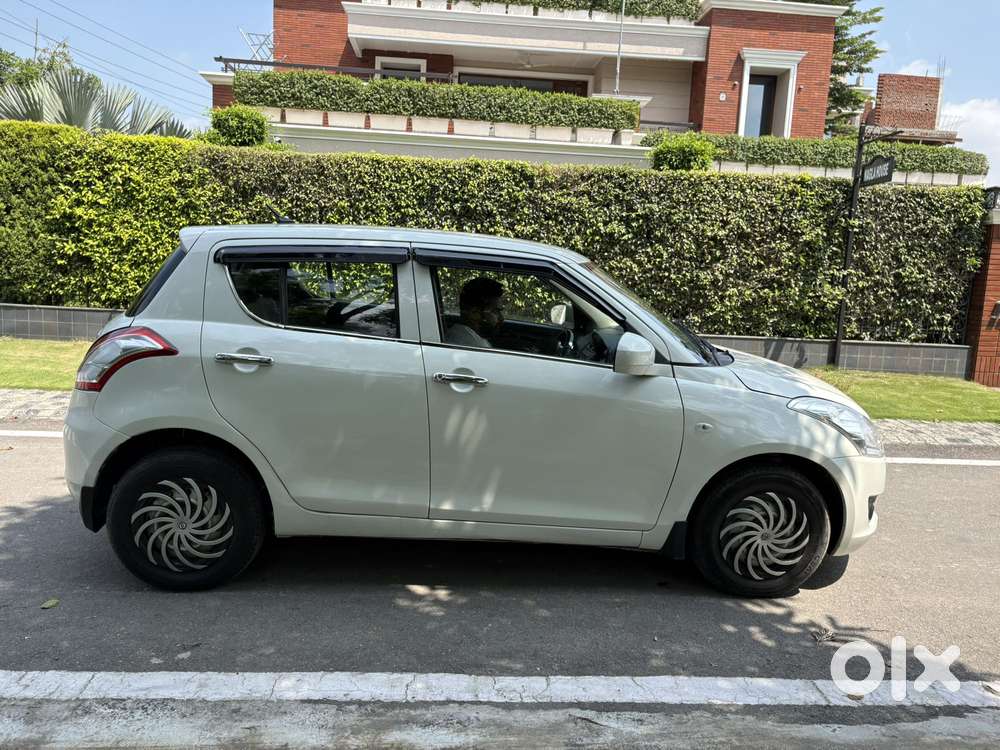 Maruti Suzuki Swift Lxi Option, 2012, Petrol