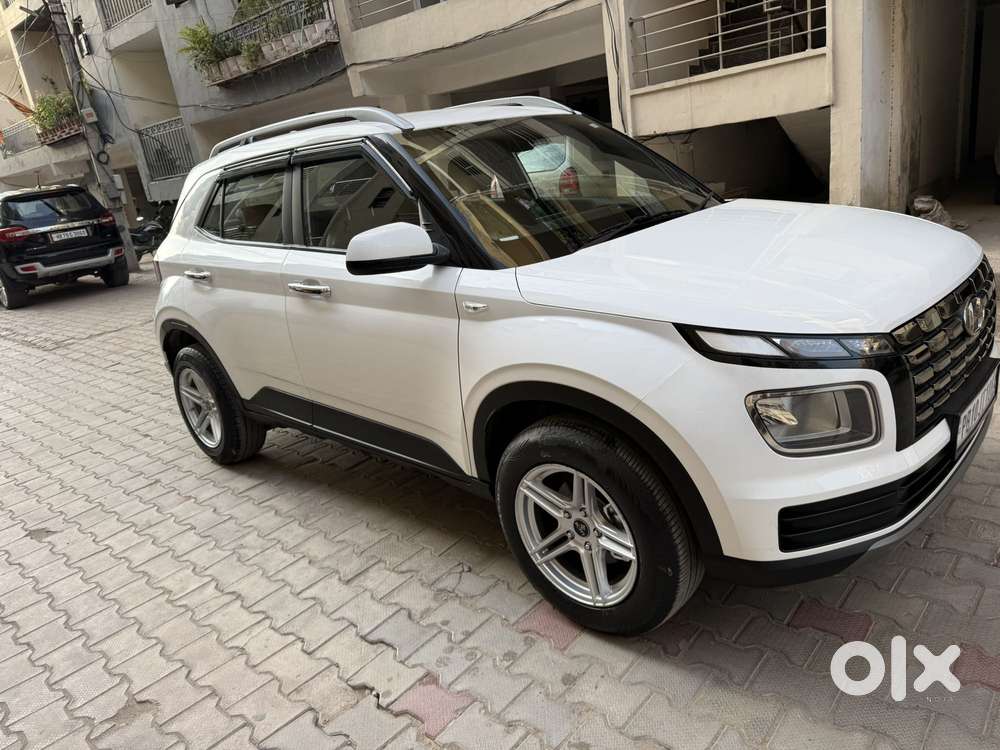 Hyundai Venue 1.2 S (o), 2024, Petrol