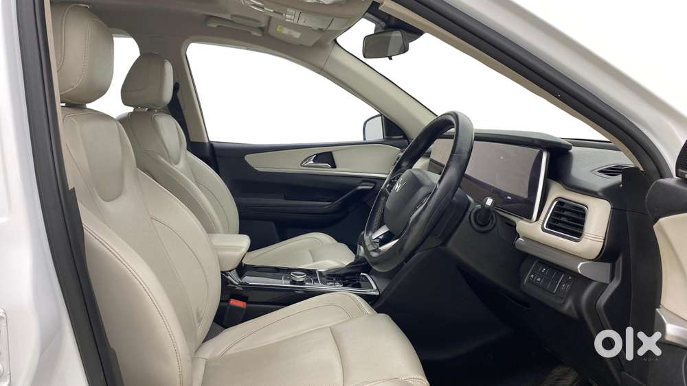 Mahindra Xuv700 2.0 Ax 7 Petrol At Luxury Pack Str, 2023, Petrol