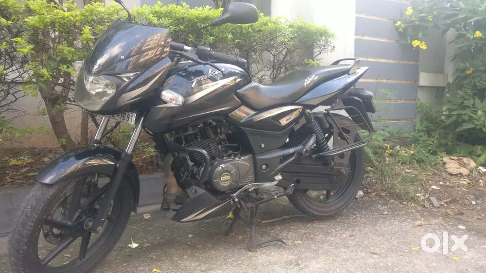 BAJAJ PULSAR 150 CC FOR SALE REASONABLE PRICE Motorcycles